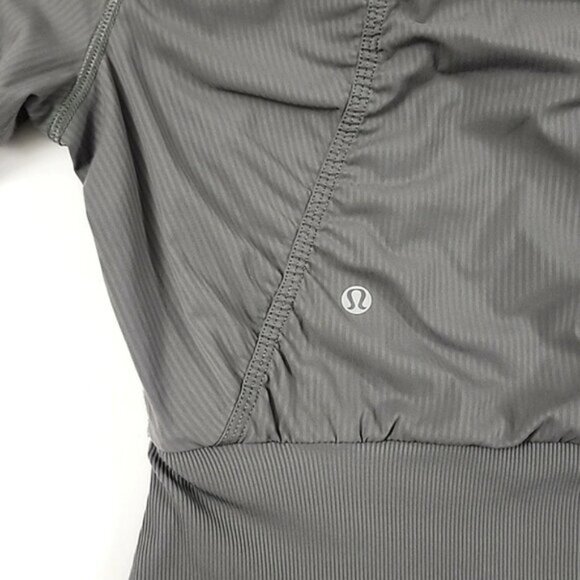 Lululemon Grey Dance Studio Reversible Jacket Hooded Stretch Thumbholes Size 6 - Picture 6 of 15